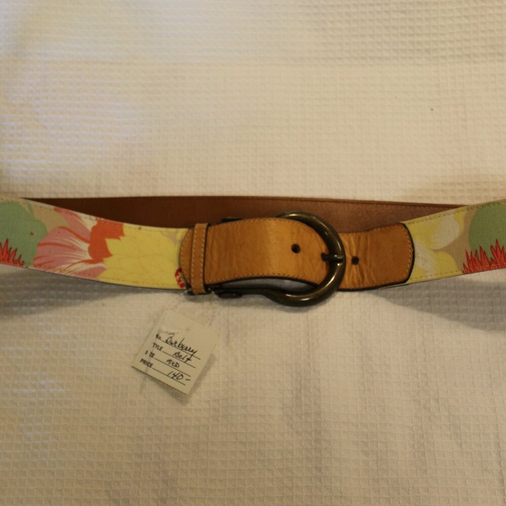 Authentic Burberry Floral Belt, Size 40/100, Slightly worn, Like New